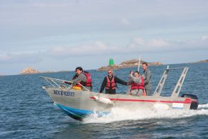 : Le bateau de la réserve ornithologique des îlots de la baie de Morlaix. Photo de Jean-Paul Rivière